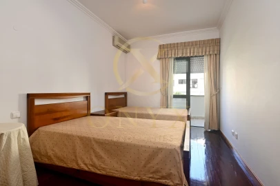 Apartamento T4 para Venda em Carcavelos e Parede