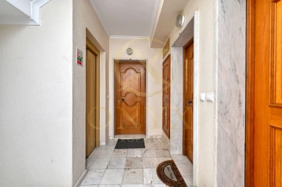 Apartamento T4 para Venda em Carcavelos e Parede