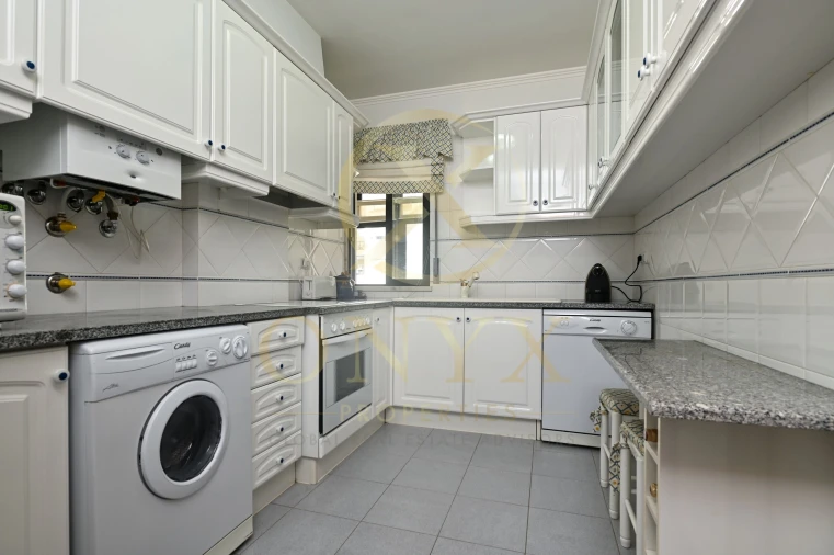 Apartamento T4 para Venda em Carcavelos e Parede Foto 9