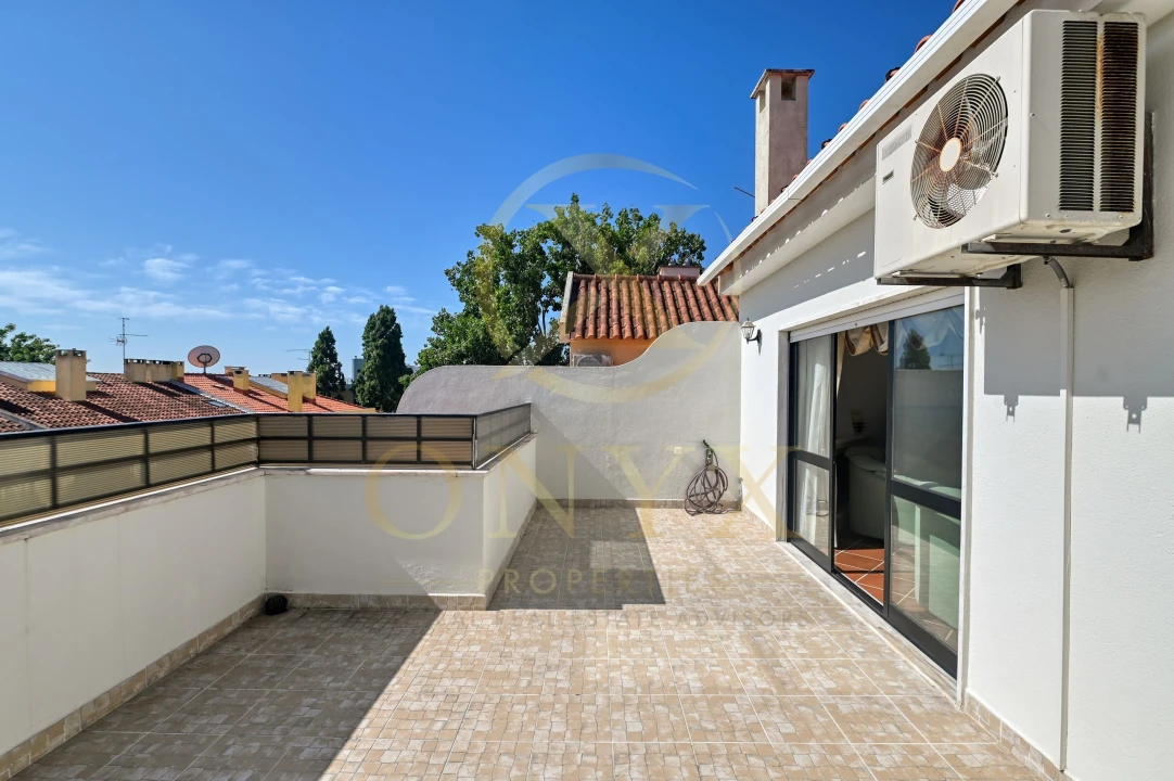 Apartamento T4 para Venda em Carcavelos e Parede Foto 23