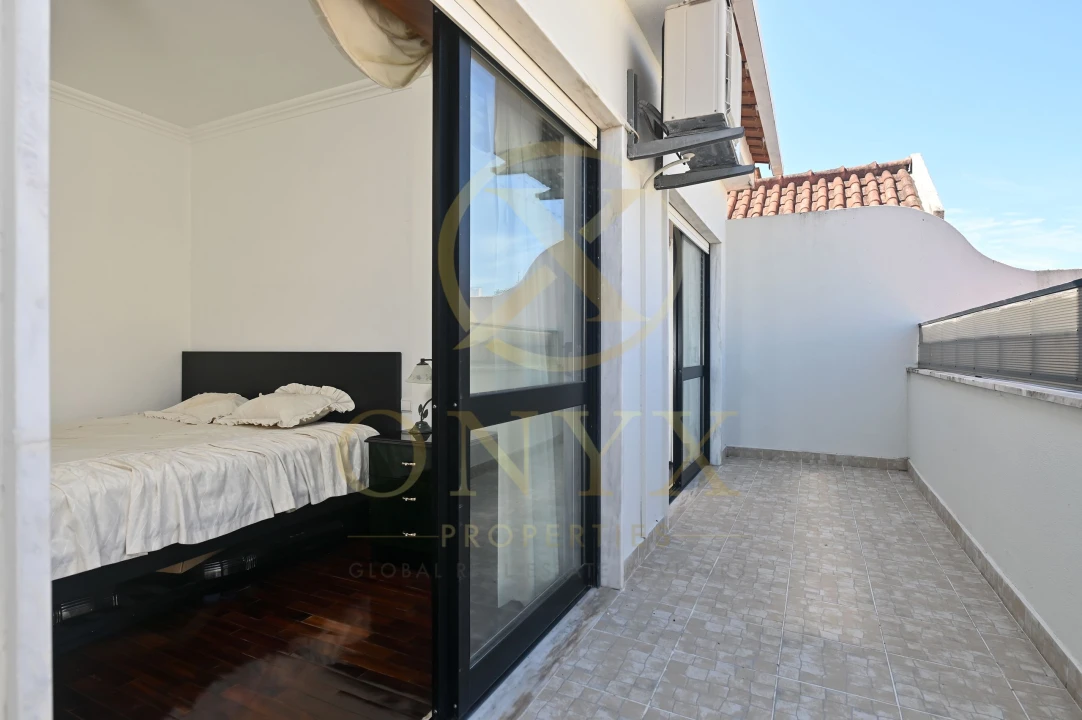 Apartamento T4 para Venda em Carcavelos e Parede Foto 28