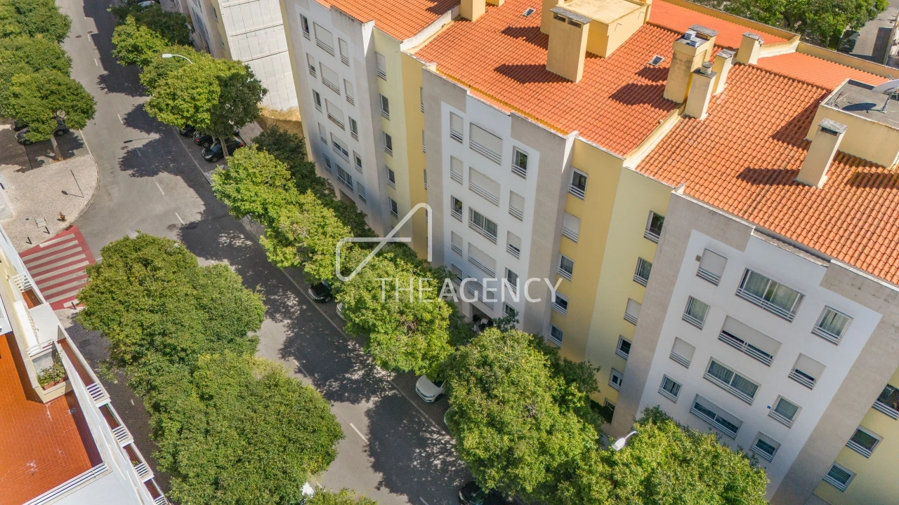 Apartamento T3 para Venda em Carcavelos e Parede Foto 42