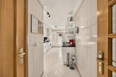 Apartamento T3 para Venda em Carcavelos e Parede