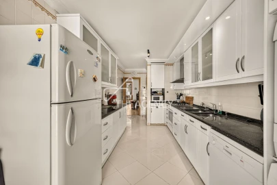 Apartamento T3 para Venda em Carcavelos e Parede