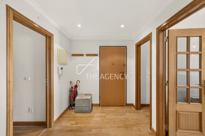 Apartamento T3 para Venda em Carcavelos e Parede