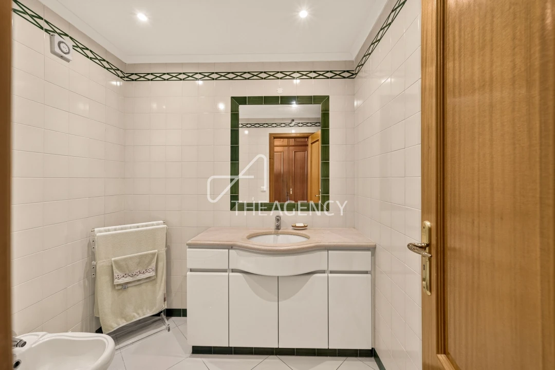 Apartamento T3 para Venda em Carcavelos e Parede Foto 11