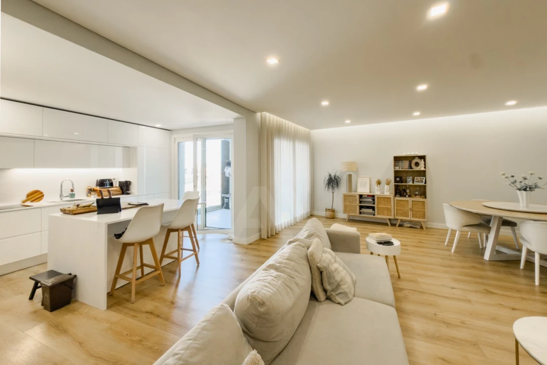 Apartamento T3 para Venda em Porto Salvo Foto 41