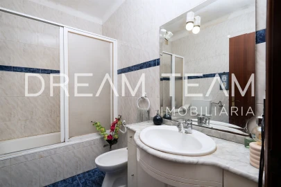 Apartamento T2 para Venda em Santa Maria do Castelo e Santiago e Santa Susana