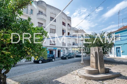 Apartamento T2 para Venda em Santa Maria do Castelo e Santiago e Santa Susana