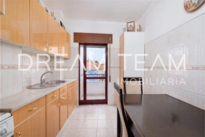Apartamento T2 para Venda em Santa Maria do Castelo e Santiago e Santa Susana