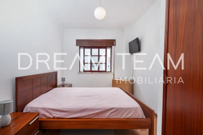 Apartamento T2 para Venda em Santa Maria do Castelo e Santiago e Santa Susana