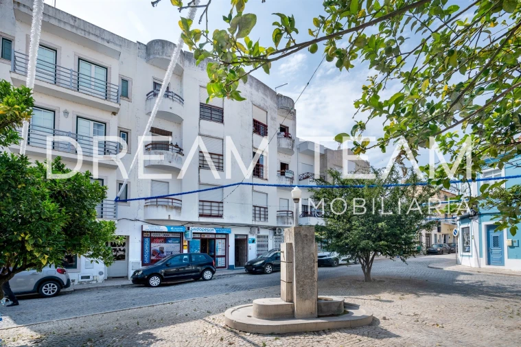 Apartamento T2 para Venda em Santa Maria do Castelo e Santiago e Santa Susana Foto 17
