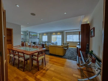 Apartamento T4 para Arrendamento em Bonfim