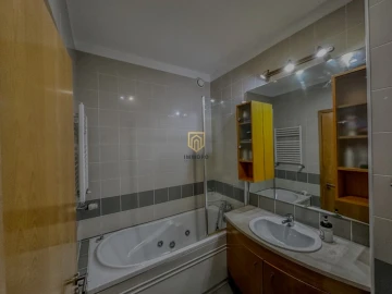 Apartamento T4 para Arrendamento em Bonfim