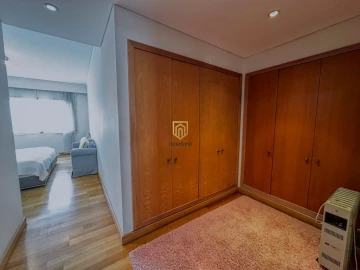 Apartamento T4 para Arrendamento em Bonfim
