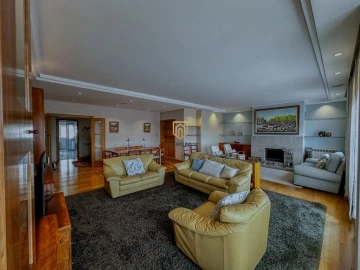 Apartamento T4 para Arrendamento em Bonfim