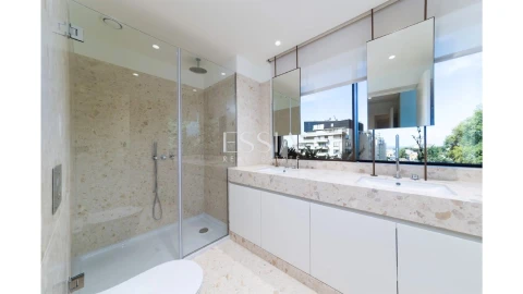 Apartamento T3 para Venda em Aldoar, Foz do Douro e Nevogilde