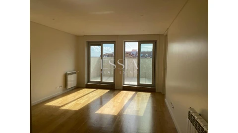 Apartamento T1 para Arrendamento em Aldoar, Foz do Douro e Nevogilde