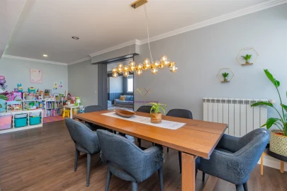 Apartamento T4 para Venda em Benfica
