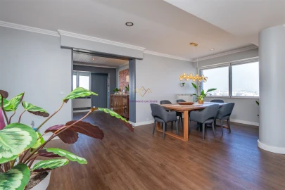 Apartamento T4 para Venda em Benfica