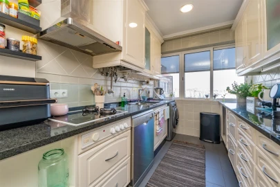 Apartamento T4 para Venda em Benfica