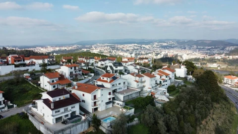 Moradia T9 para Venda em Santa Clara e Castelo Viegas