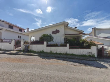 Moradia T9 para Venda em Santa Clara e Castelo Viegas