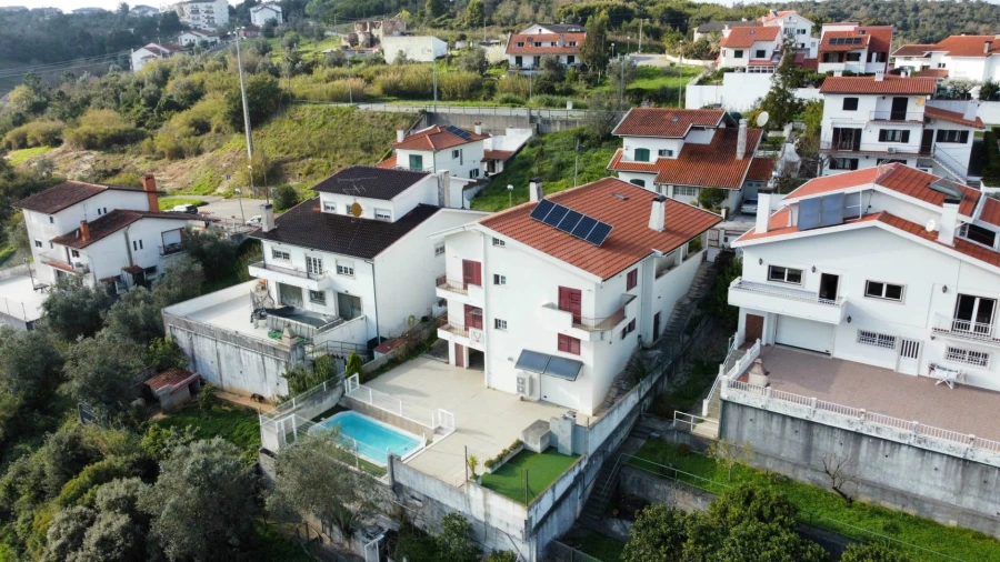 Moradia T9 para Venda em Santa Clara e Castelo Viegas Foto 6