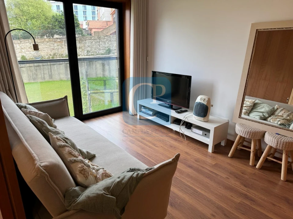 Apartamento T1 para Arrendamento em Paranhos Foto 1