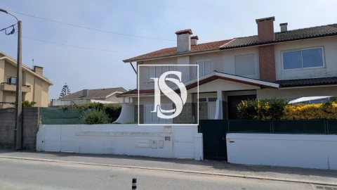 Moradia T3 para Venda em Gulpilhares e Valadares