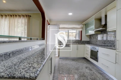 Moradia T3 para Venda em Gulpilhares e Valadares