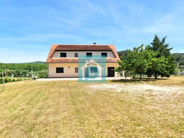 Moradia T5 para Venda em Famalicão