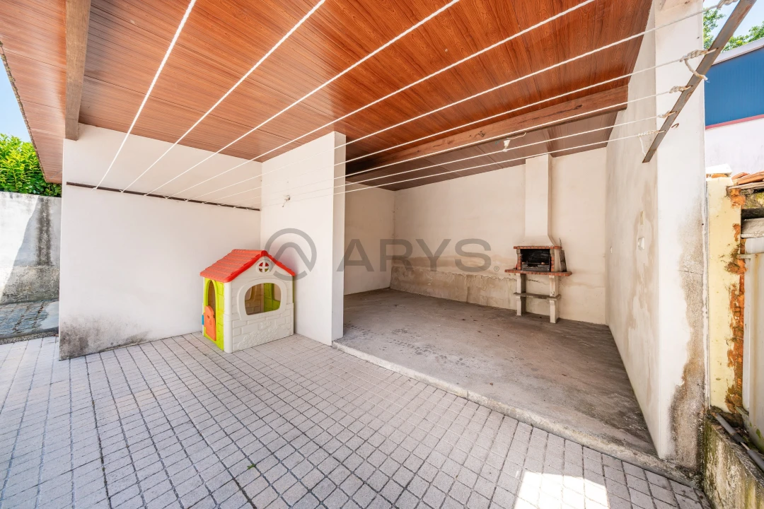 Moradia T3 para Venda em Ruivães e Novais Foto 16