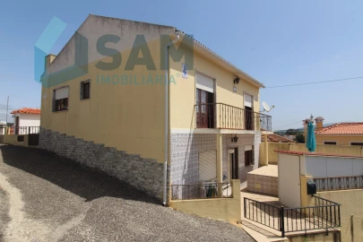 Moradia T4 para Venda em Maxial e Monte Redondo
