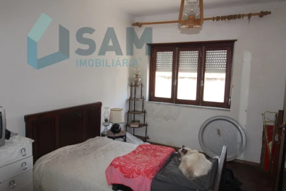 Moradia T4 para Venda em Maxial e Monte Redondo