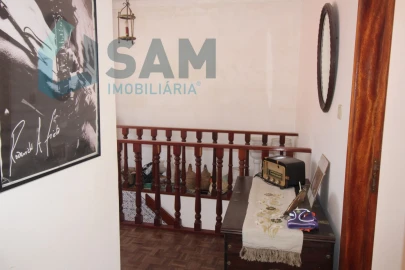 Moradia T4 para Venda em Maxial e Monte Redondo
