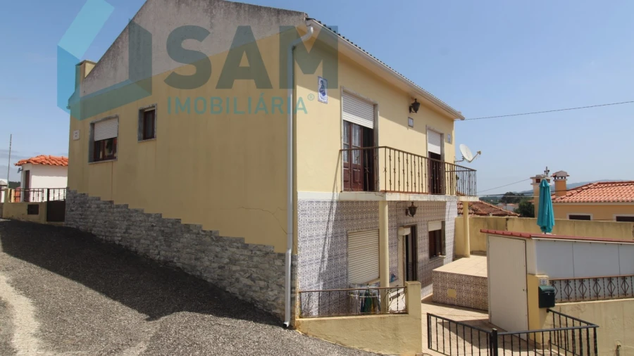 Moradia T4 para Venda em Maxial e Monte Redondo