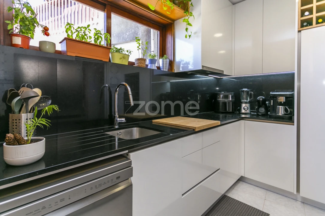 Apartamento T3 para Venda em Cedofeita, Santo Ildefonso, Sé, Miragaia, São Nicolau e Vitória Foto 1