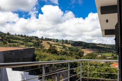 Moradia T3 para Venda em Ponta Delgada (São Sebastião)