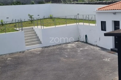 Moradia T3 para Venda em Ponta Delgada (São Sebastião)