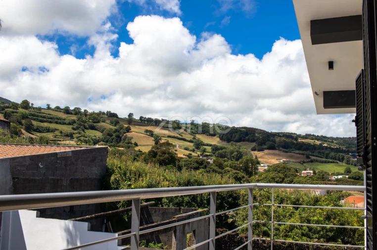 Moradia T3 para Venda em Ponta Delgada (São Sebastião) Foto 39
