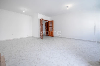 Apartamento T3 para Venda em São Domingos de Rana