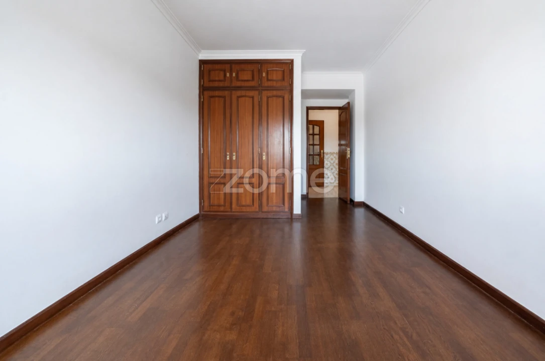 Apartamento T3 para Venda em São Domingos de Rana Foto 11