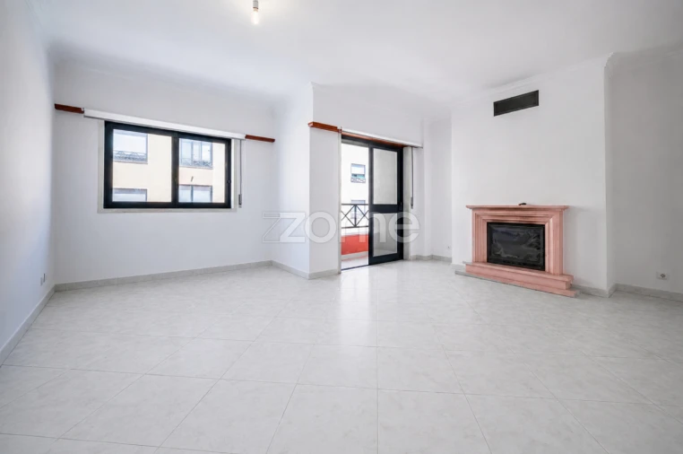 Apartamento T3 para Venda em São Domingos de Rana Foto 3