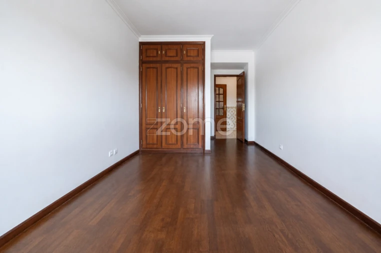 Apartamento T3 para Venda em São Domingos de Rana Foto 11