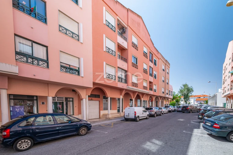 Apartamento T3 para Venda em São Domingos de Rana Foto 12