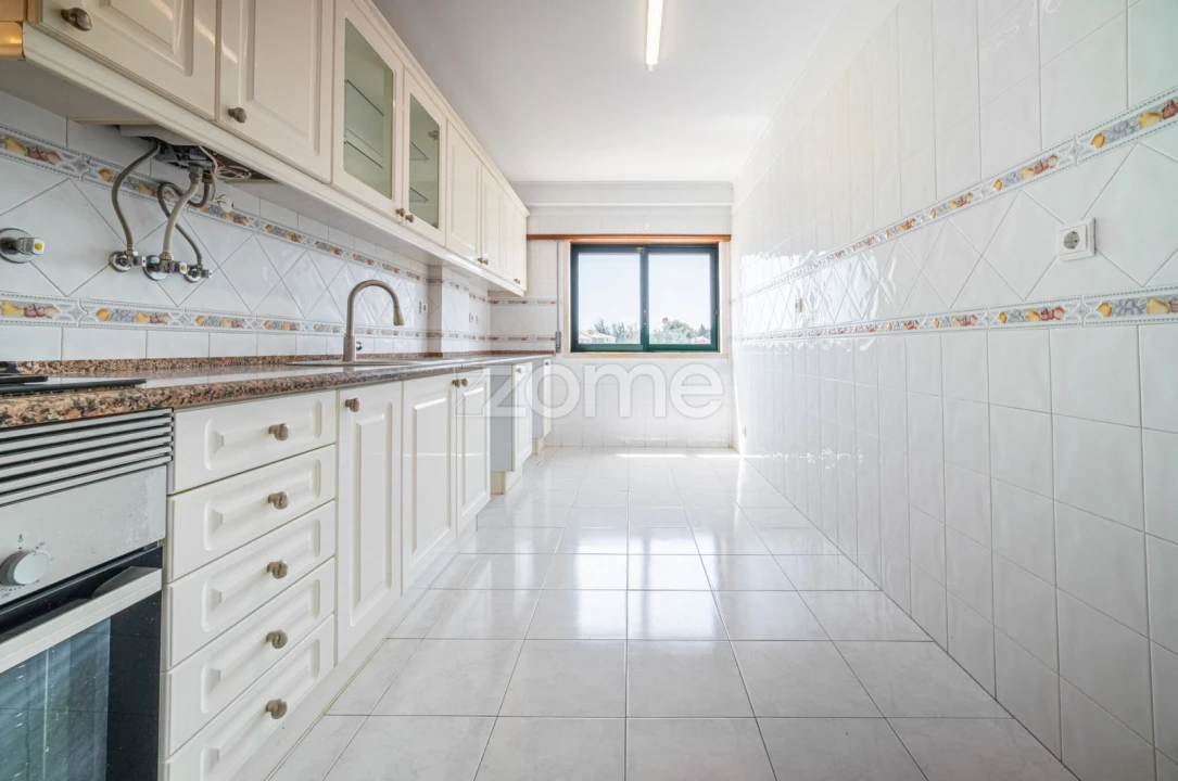 Apartamento T3 para Venda em São Domingos de Rana Foto 6