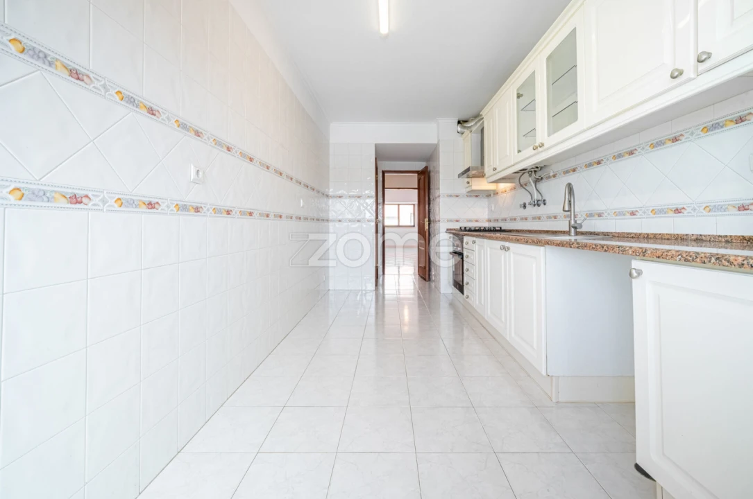 Apartamento T3 para Venda em São Domingos de Rana Foto 7