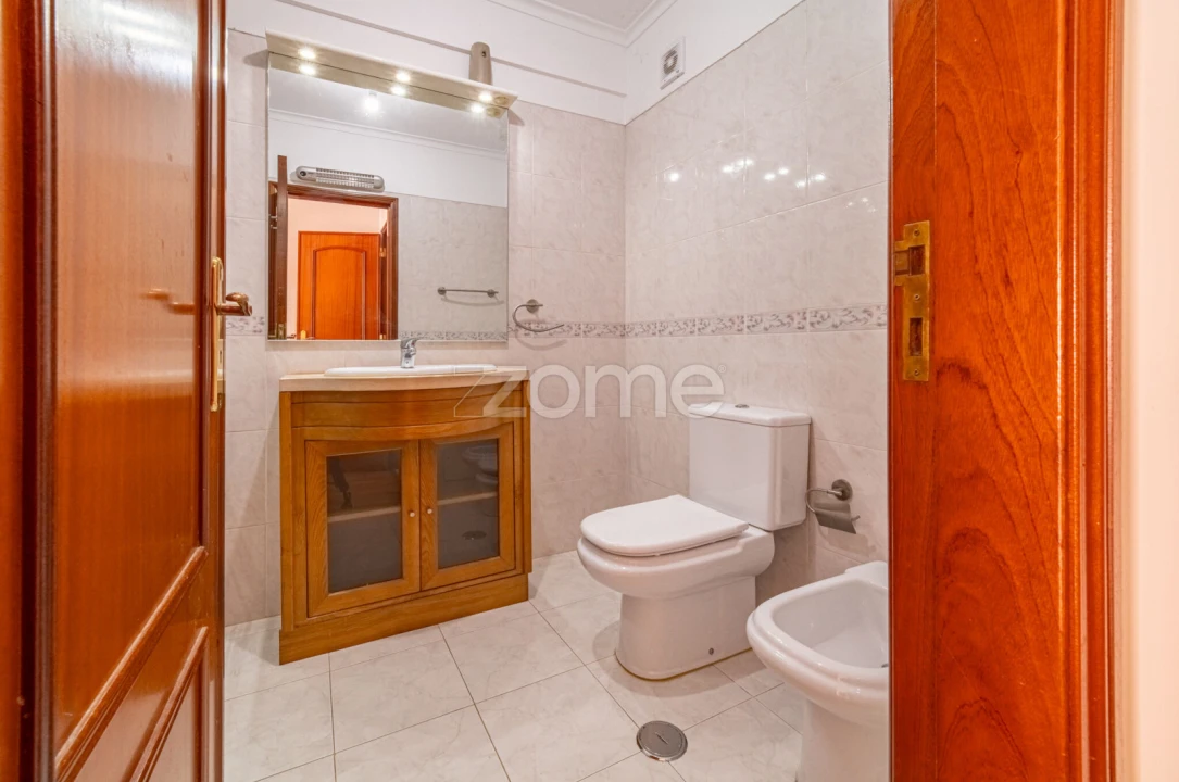 Apartamento T3 para Venda em São Domingos de Rana Foto 8