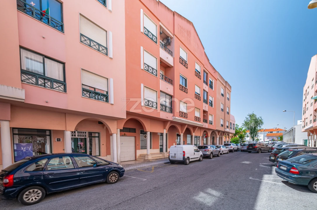 Apartamento T3 para Venda em São Domingos de Rana Foto 12